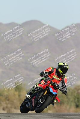 media/Dec-01-2025-Moto Forza (Mon) [[2daa91e15f]]/2-Intermediate Group/Session 2 Turn 9 Entry/